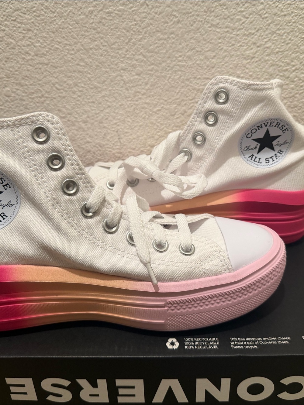“New” Converse White High Top size7Women/5Kid